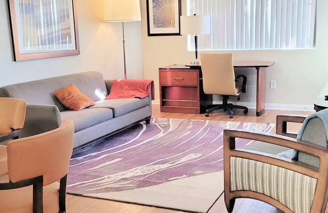 Lovely 1 Bedroom Apartment at Fullerton