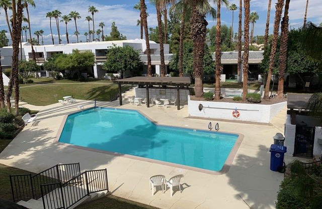 Lovely 1-bedroom Condo with Balcony - Mountain & Pool View -Golf, Shop, Play