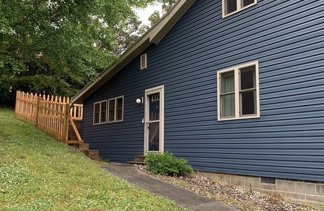 Lovely 1 Bedroom Lake Apartment