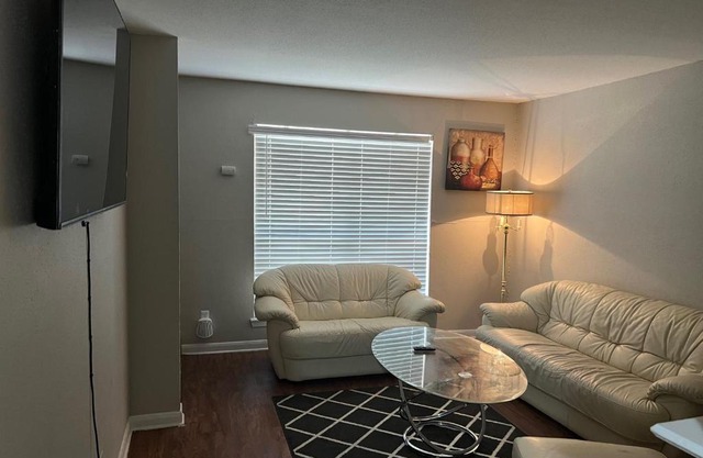 Lovely 1-Bedroom Townhome with Nice Amenities