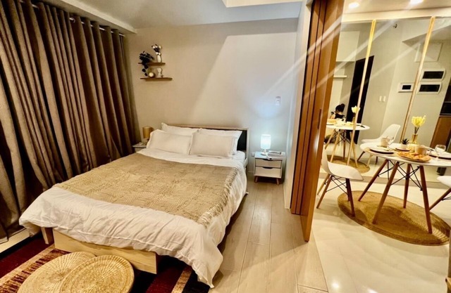 Lovely 1 Bedroom with City View in the middle of BGC