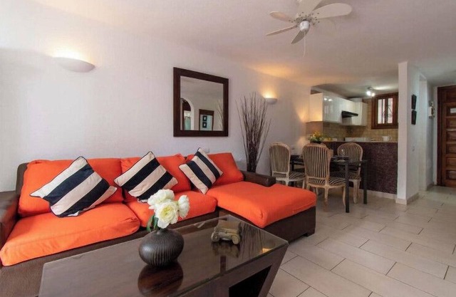 Lovely 2 bedroom apartment with large private garden.
