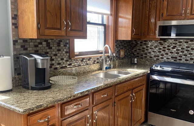 Lovely 2-Bedoom Apartment in Berwyn