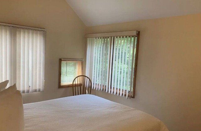 Lovely 2 Bedroom in Shawnee! Amenities Galore!