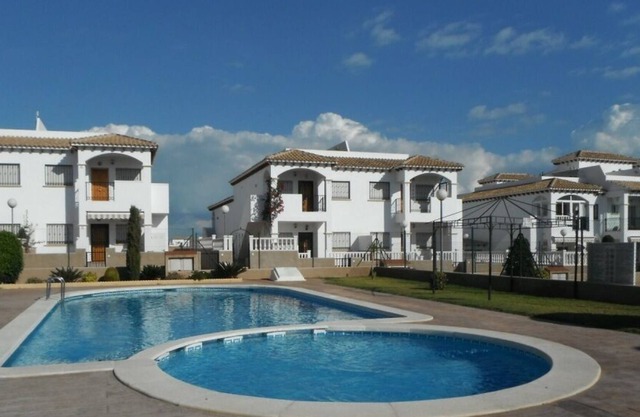 Lovely 2 bedroom top floor apartment La Cinuelica R15, Punta Prima (LC162)