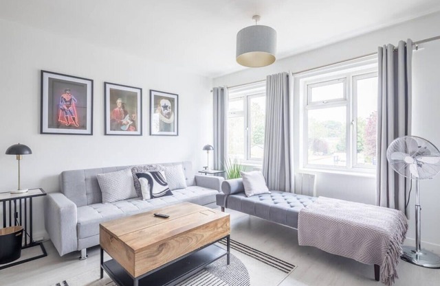 Lovely 2 bedroom apartment - ideal location!
