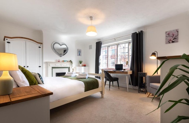 Lovely 2-bedroom apartment in Chichester.