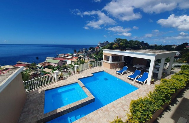 Lovely 2 Bedroom Apartment with shared pool