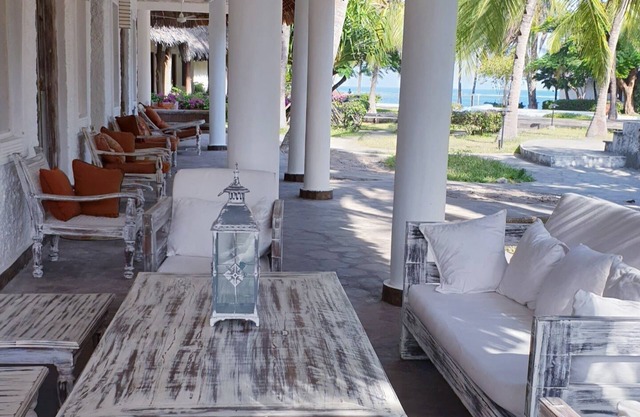 Lovely 2-Bedroom Beach Cottage
