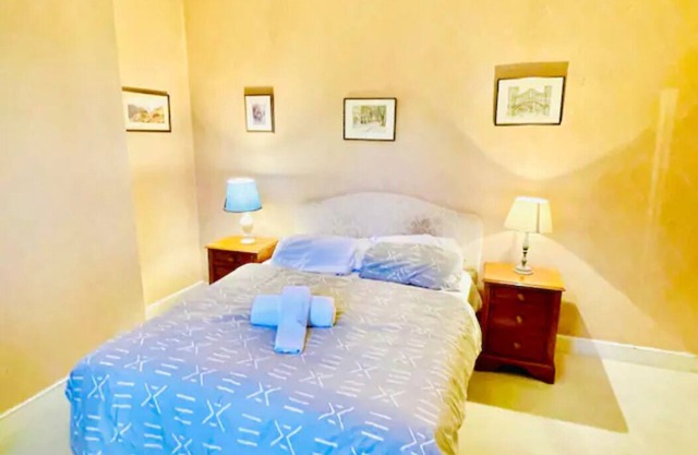 Lovely 2-bedroom Condo in Battersea