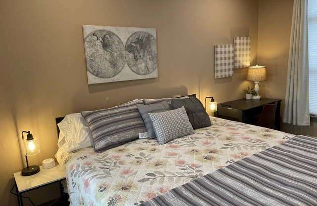 LOVELY 2 Bedroom Fully Furnished w/Laundry