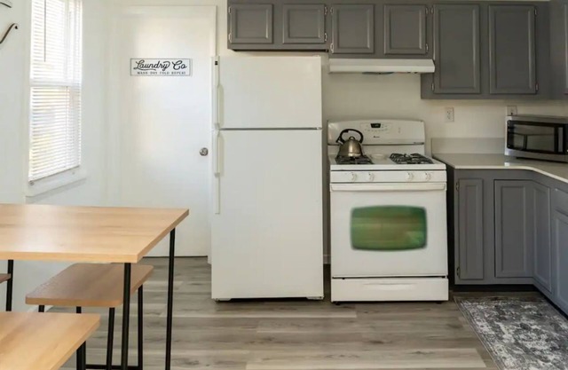 Lovely 2-bedroom rental unit w/electric fireplace