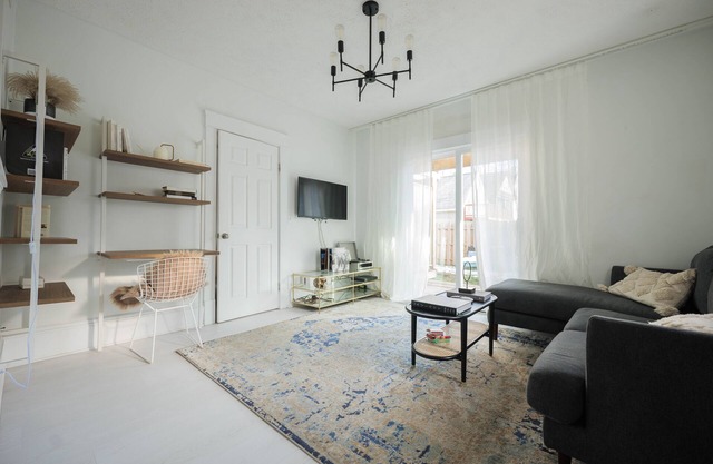 Lovely 2 Bedroom Unit with a Hot Tub