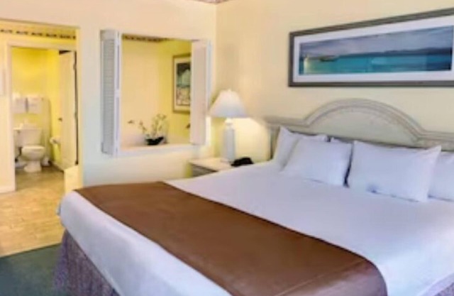 Lovely 2 bedroom condo on the beach