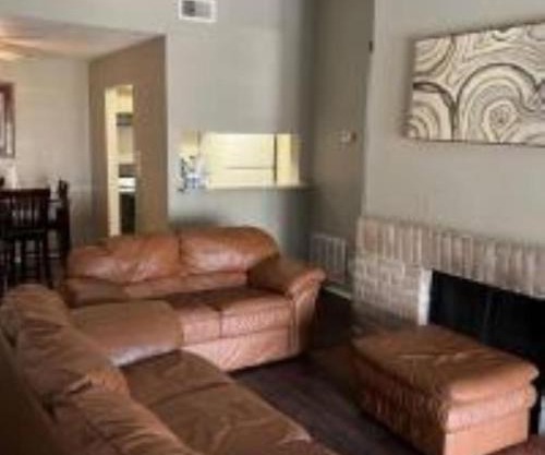 Lovely 2 bedroom with 2 baths &modern amenities