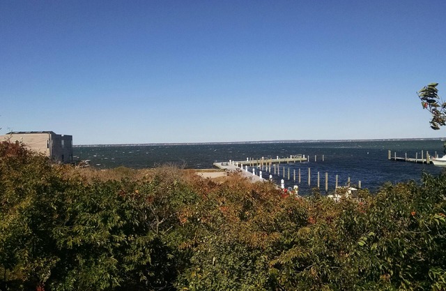Lovely 2 BR Cottage W/Bay Views!