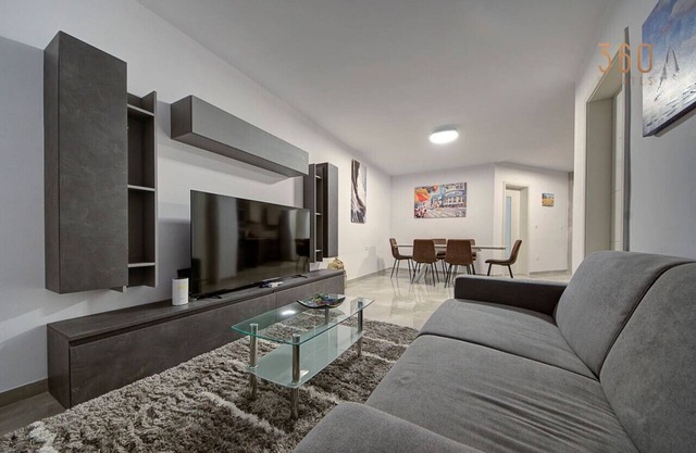 Lovely 2BR home with Backyard & Sofabed in Gzira