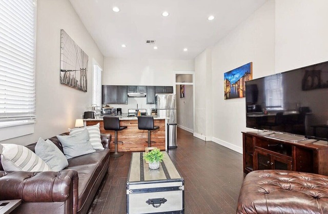 Lovely 2br in Mid City