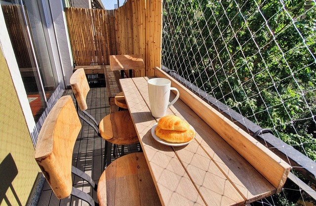 Lovely 3 bed, 1.5 bath, homely, cosy, bright, airy. Ideal location for tourists.