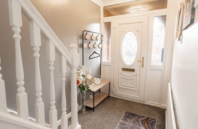 Lovely 3 Bed Home in Ellesmere Port - With Parking