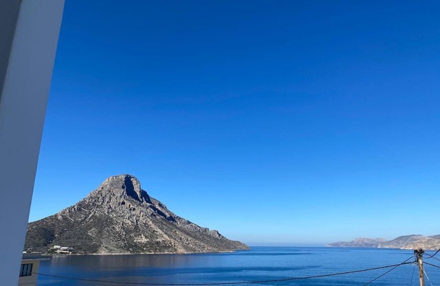 Lovely 3-Bed House in Μυρτιές