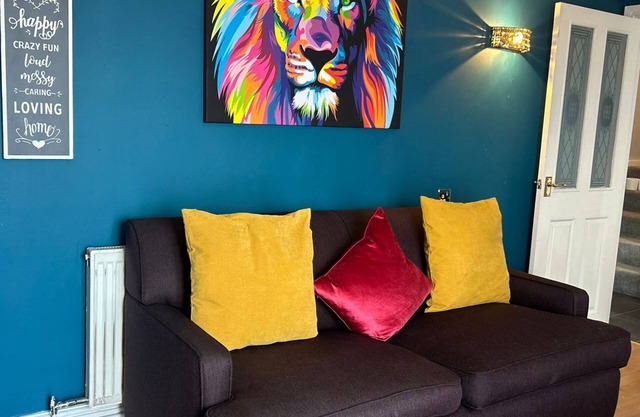 Lovely 3 Bedroom Contractor House Stevenage l Sleeps 6 l Free Parking & Wifi