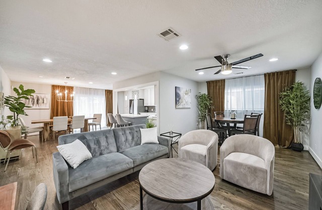 Lovely 3 bedroom home near Downtown & Heights, Pet Friendly