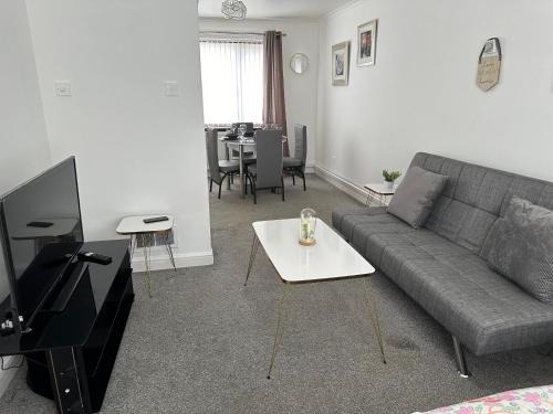 Lovely 3 bedroom house close to City Centre