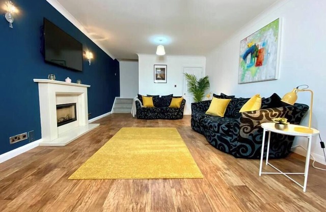 Lovely 3 bedroom house - parking, garden & wifi