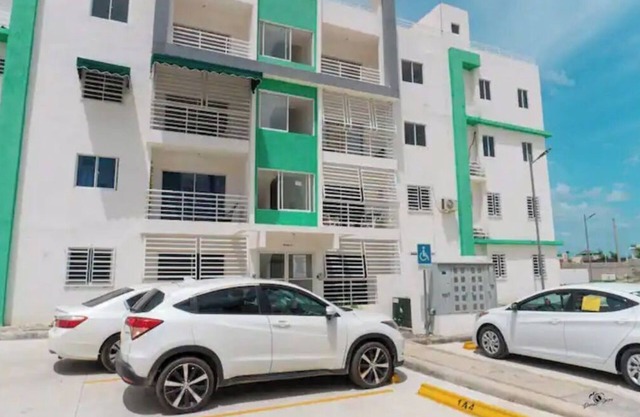 Lovely 3-bedroom vacation home with community pool