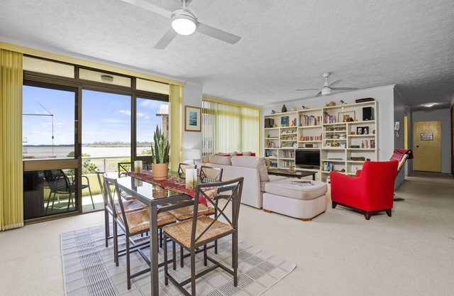 Lovely 3 bedrooms condo with a stunning view