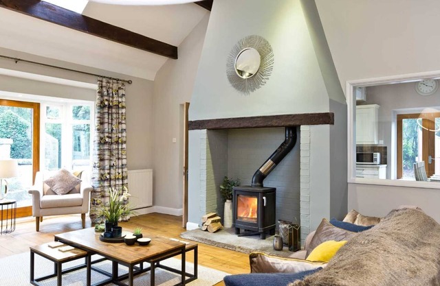 Lovely 4 bedroom Lodge located on the Monsal Trail, close to Bakewell & Chatsworth.