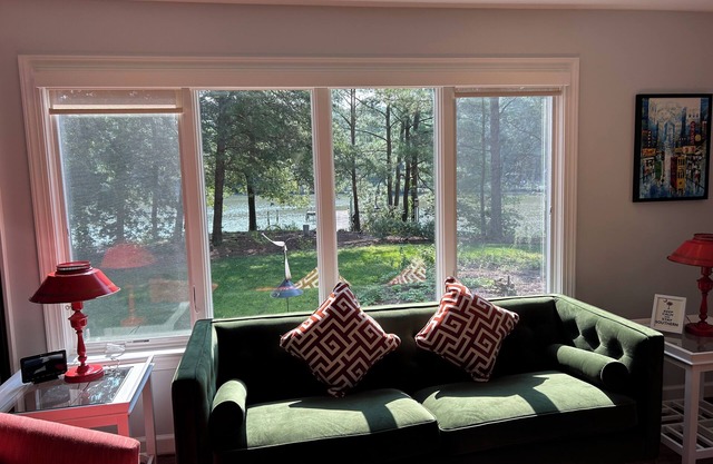 Lovely 4-bedroom house in Mathews on Stutts Creek with gourmet kitchen