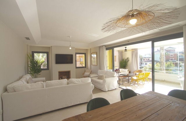 Lovely 4-bedroom serviced apartment with views