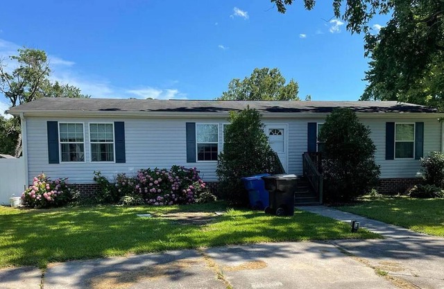 Lovely 4-bedroom open concept home 8mins from oceanfront