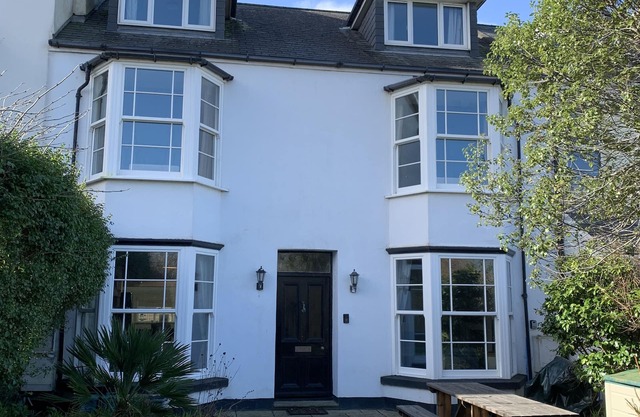 Lovely 5 Bedroom Period House moments from Beach and the Burrows