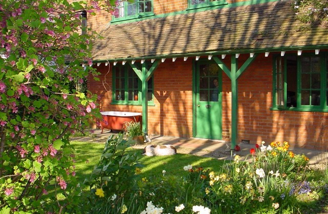 Lovely 7 bedroomed Arts and Crafts New Forest Cottage in Lymington by the coast