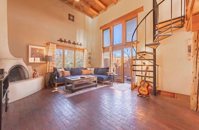 Lovely Adobe Home With Private Hot Tub