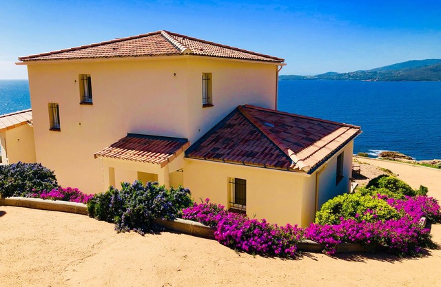 LOVELY AIR-CONDITIONED STUDIO FOR 2 PEOPLE SUPERB VIEW OF THE GULF & BEACH IN SAGONE