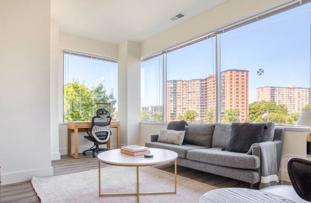 Lovely Alexandria West 2BR w/ Gym & Lounge, nr Metro, by Blueground