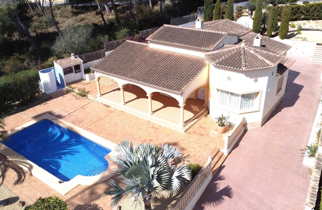 Lovely and comfortable villa in Moraira, on the Costa Blanca, Spain with private pool for 6 persons