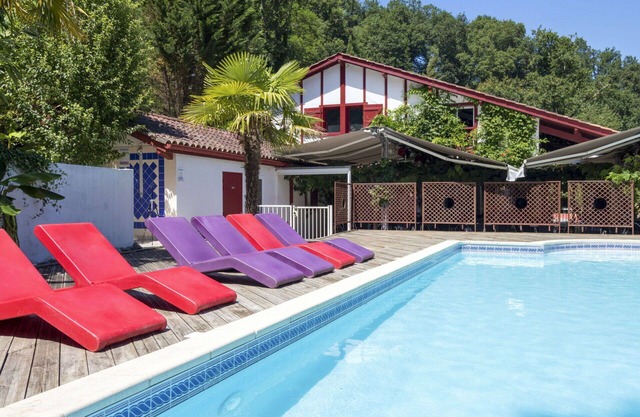 Lovely apartment for 8 guests with WIFI, pool, TV, terrace and pets allowed