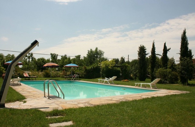 Lovely apartment for 2 guests with pool, WIFI, TV and pets allowed, close to Cortona