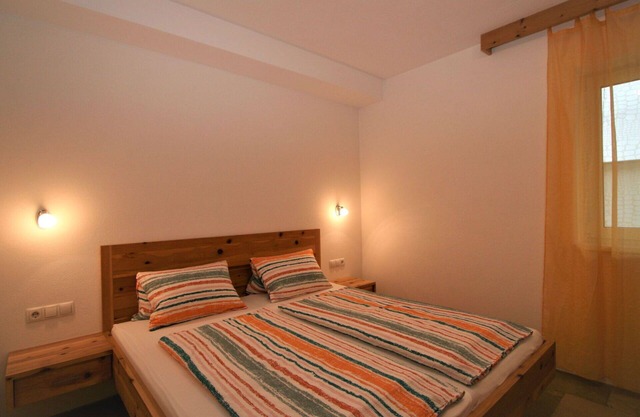 Lovely apartment for 4 guests with WIFI, TV, terrace and parking
