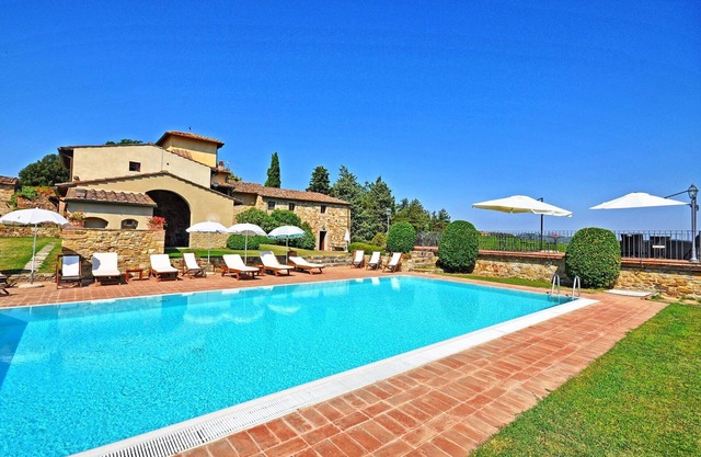 Lovely apartment for 4 guests with WIFI, pool, A/C, TV and pets allowed, close to Greve In Chianti