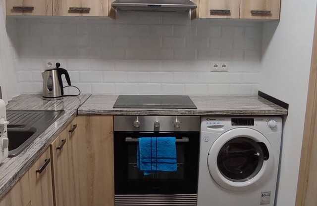 Lovely apartment 15 minutes to the center and near Joaquin Sorolla train stop