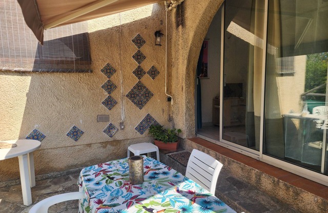 Lovely apartment by the sea with terrace