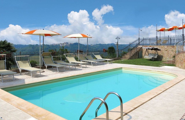 Lovely apartment for 4 people with pool, WIFI, TV, patio, pets allowed and parking