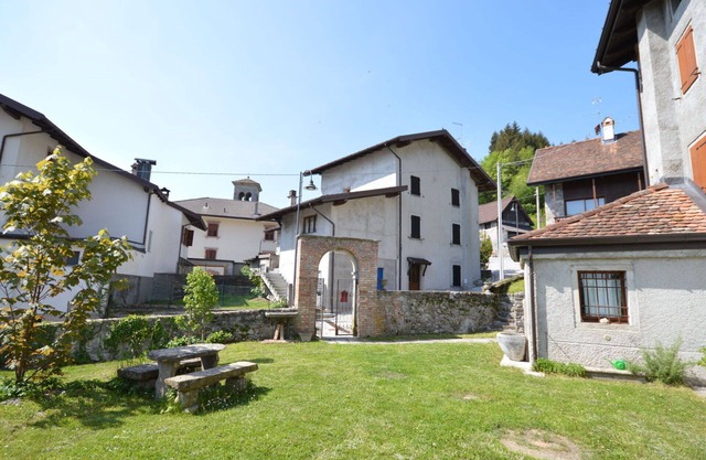 Lovely apartment for 3 guests with WIFI, TV, patio and parking