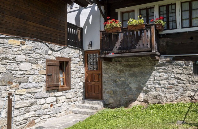 Lovely apartment for 4 people with TV, balcony, pets allowed, panoramic view and parking